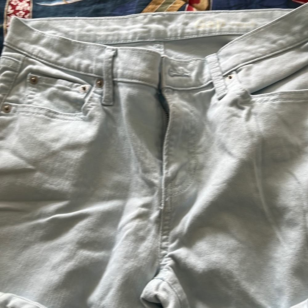 Gap Light Blue light weight denim cropped jeans-size 27 - rise 9 inch inseam 26